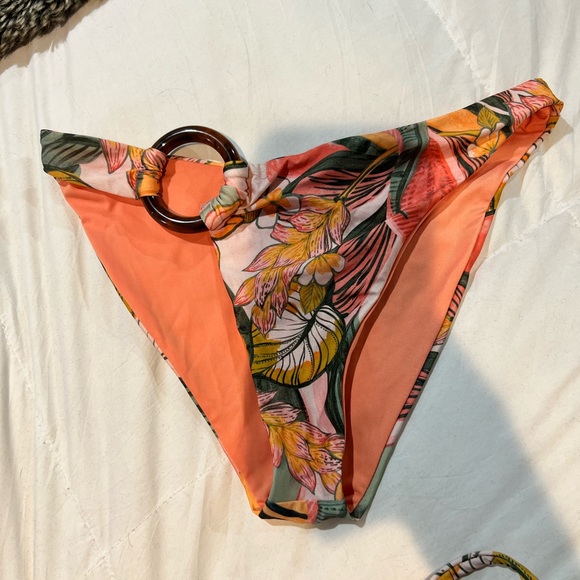 Beach riot highway tropical bikini - Picture 7 of 9